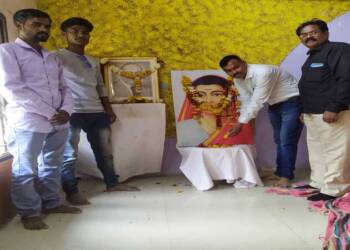 рдкрд░рд┐рд╡рд░реНрддрди рд╕реНрд╡рд╛рднрд┐рдорд╛рдиреА рд╕рдВрдШрдЯрдирд╛ рд╡ рд╕рдорд╛рдЬ рдХреНрд░рд╛рдВрддреА рдЖрдШрд╛рдбреАрдЪреНрдпрд╛ рд╡рддреАрдиреЗ рд╕рд╛рд╡рд┐рддреНрд░реАрдмрд╛рдИ рдлреБрд▓реЗ рдЬрдпрдВрддреА рд╕рд╛рдЬрд░реА