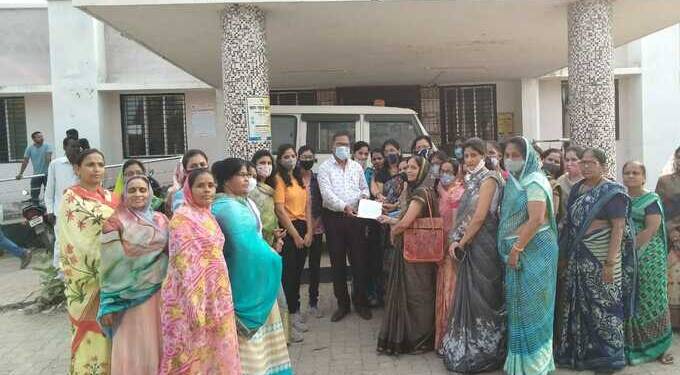 तेल्हारा तालुक्यातील रस्त्यांसाठी महिलांचा आक्रोश मोर्चा,