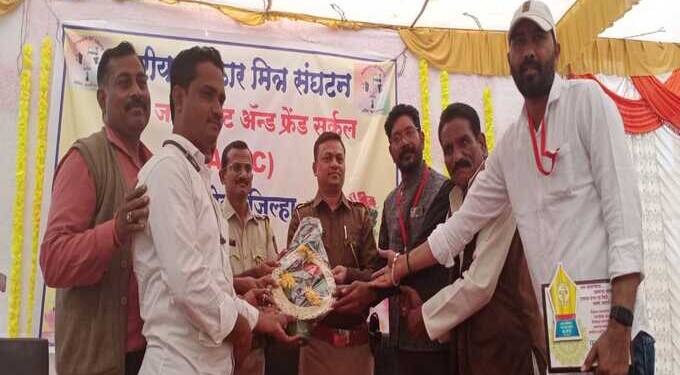 पञकार दिनाला ऐ जे एफ सी च्या आयोजीत कार्यक्रमात केला मान्यवराचा सत्कार