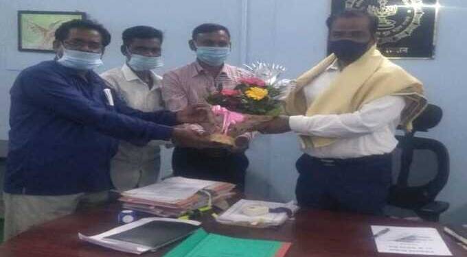 निवासी उपजिल्हाधिकारी प्रा.संजय खडसे यांचा सत्कार