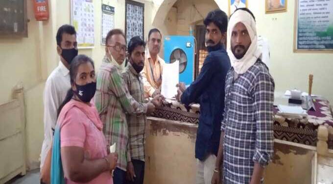 घरकुल योजनेचा लाभासह घरकुल यादित नावे सामाविष्ट करा, उपविभागीय अधिकारी यांना निवेदन