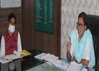 рдХреЛрд╡рд┐рдб-резреп рдЙрдкрд╛рдпрдпреЛрдЬрдирд╛ рдЖрдврд╛рд╡рд╛ рдмреИрдардХ : резрел рддреЗ резрен рд╡рдпреЛрдЧрдЯрд╛рддреАрд▓ рд▓рд╕реАрдХрд░рдгрд╛рдЪрд╛ рд╡реЗрдЧ рд╡рд╛рдврд╡рд╛-рдЬрд┐рд▓реНрд╣рд╛рдзрд┐рдХрд╛рд░реА рдирд┐рдорд╛ рдЕрд░реЛрд░рд╛