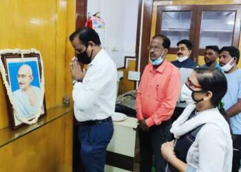 राष्ट्रपिता महात्मा गांधी यांच्या पुण्यतिथीनिमित्त अभिवादन