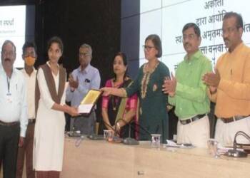 स्वातंत्र्याचा अमृत महोत्सव : किल्ले बनवा स्पर्धेतून विद्यार्थ्यांनी गिरविले इतिहासाचे धडे; समृद्धी गावंडे प्रथम, राधिका चोपडे द्वितीय तर कार्तीक वाघमारे तृतीय