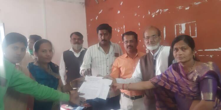 घरकुल योजनेच्या अनुदानामध्ये वाढ करा आणी रमाई योजनेचे उद्दीष्ट द्या, मिराताई बोदडे सरपंच यांची मागणी