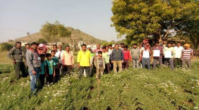 नानाजी देशमुख कृषी संजीवनी प्रकल्प अंतर्गत हवामान अनुकूल  तंत्रज्ञान शेतीशाळा संपन्न