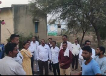 рдкреБрдирд░реНрд╡рд╕рд┐рдд рдзрд╛рд░рдЧрдб рдзрд╛рд░реБрд│ рдЧрд╛рд╡рд▓рд╛ рдЬрд┐рд▓реНрд╣рд╛рдзрд┐рдХрд╛рд▒реНрдпрд╛рдВрдЪреА рднреЗрдЯ