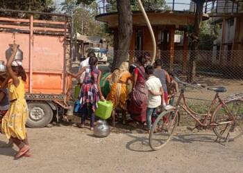 рд╣рд┐рд╡рд░рдЦреЗрдб рдкрд╛рдгреАрдкреБрд░рд╡рдареНрдпрд╛рдЪреЗ релреи рд▓рд╛рдЦ рд░реБрдкрдпреЗ рднрд░рдгрд╛рд░ рддрд░реА рдХреЛрдг? рдмрд┐рд▓ рди рднрд░рд▓реНрдпрд╛рдореБрд│реЗ рдПрдХрд╛рдЪ рд╡рд░реНрд╖рд╛рдд рд╣рд┐рд╡рд░рдЦреЗрдб рдпреЗрдереАрд▓ рдкрд╛рдгреАрдкреБрд░рд╡рдареНрдпрд╛рдЪреА рд▓рд╛рдИрди рдкрд╛рдЪ рддреЗ рд╕рд╣рд╛ рд╡реЗрд│рд╛ рдЭрд╛рд▓реА рдХрдЯ!