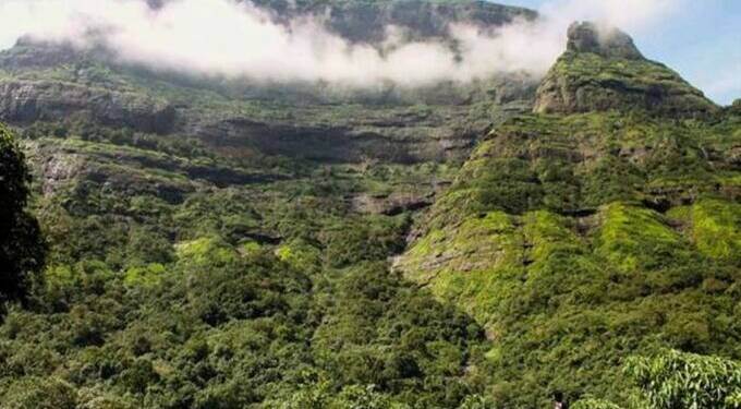 Maharashtra unlock : राज्यातील निर्बंध शिथील ११ जिल्ह्यांमध्ये पर्यटनस्थळे पुन्हा खुली