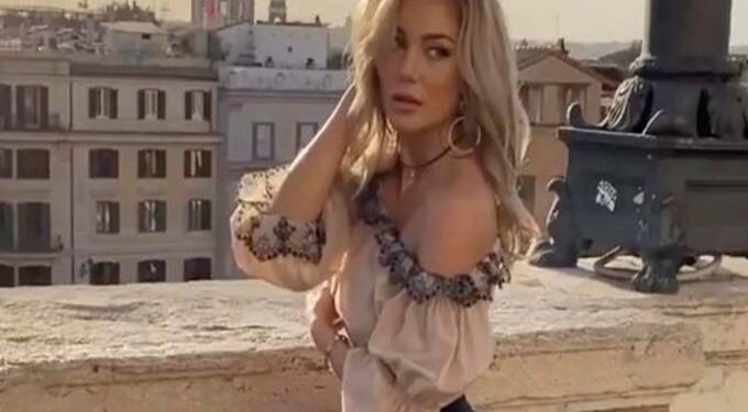 पुतीन यांची वेडा माणूस म्हणून खिल्ली उडवणार्या रशियन मॉडेलची हत्या, मृतदेह सुटकेसमध्ये सापडला