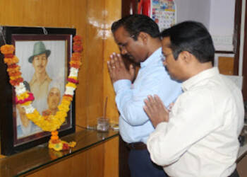 शहीद दिनानिमित्त क्रांतिकारी भगतसिंह, राजगुरु, सुखदेव यांना अभिवादन