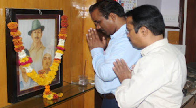 शहीद दिनानिमित्त क्रांतिकारी भगतसिंह, राजगुरु, सुखदेव यांना अभिवादन