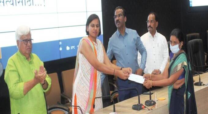 नाम फाऊंडेशनचा उपक्रमः शेतकरी आत्महत्याग्रस्त कुटुंबांना मदतीचा हात 109 महिलांना 27 लक्ष 25 हजार रुपयांची आर्थिक मदत