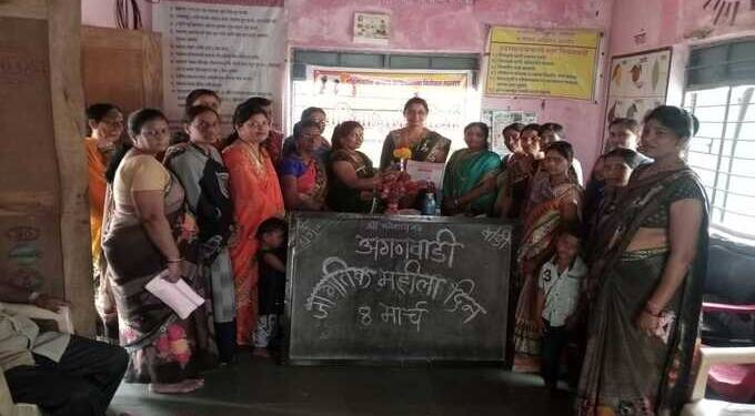 महिला मुक्ती मोर्चाच्या वतीने जागतिक महिला दिनानिमित्त दिव्यांग महिलांचा सत्कार