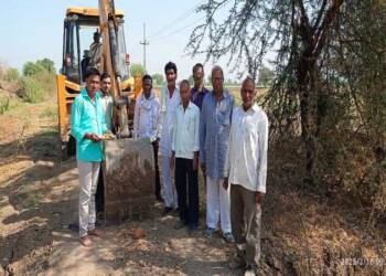 पालकमंत्री पांदण रस्ते अंतर्गत कोठा येथे पांदण रस्त्याला सुरुवात
