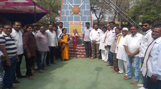 अकोट येथे शिवसेनेच्या वतीने शिवजयंती साजरी.