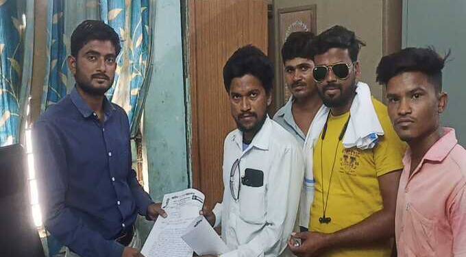 अकोट शहरातील मोकाट पिसाडलेल्या कुत्र्यांचा बंदोबस्त करा,लखन इंगळे यांची मागणी