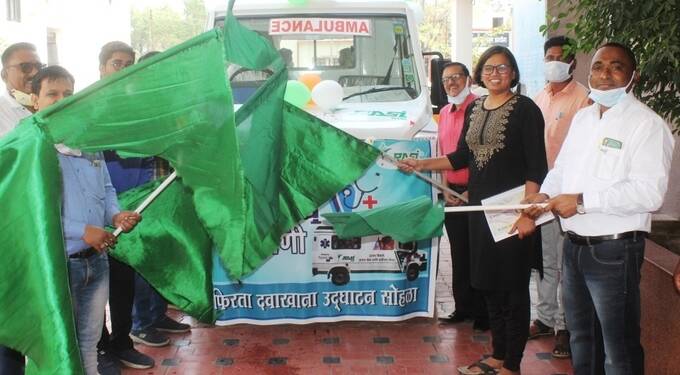 फिरता दवाखानाः गावोगावी नागरिकांची आरोग्य तपासणी जिल्हाधिकारी निमा अरोरा यांच्या हस्ते उद्घाटन