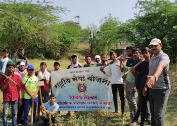 कौशल्य दुतांचे ‘श्रमसंस्कार’ :औद्योगिक प्रशिक्षण संस्थेच्या विद्यार्थ्यांनी केली सिसा बोंदरखेड गावात लोकोपयोगी कामे