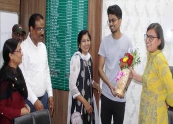 युक्रेनमध्ये शिकणारे जिल्ह्यातील पाचही विद्यार्थी स्वदेशी परत; जिल्ह्यात दोघे दाखल; जिल्हाधिकाऱ्यांकडून विचारपूस