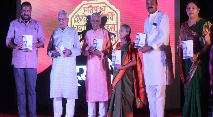 राम जाधव नाट्य तपस्वी पुरस्कार 2022: ज्येष्ठ रंगभूषाकार श्याम उमरेकर पालकमंत्री कडू यांच्या हस्ते सन्मानित