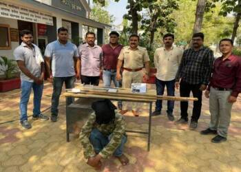 स्थानिक गुन्हे शाखेकडुन अग्निशस्त्र व धारदार शस्त्रास्त्रे बाळगणा-या इसमावर कारवाई, एकुण २८,५००/- रु चा मुद्देमाल जप्त.