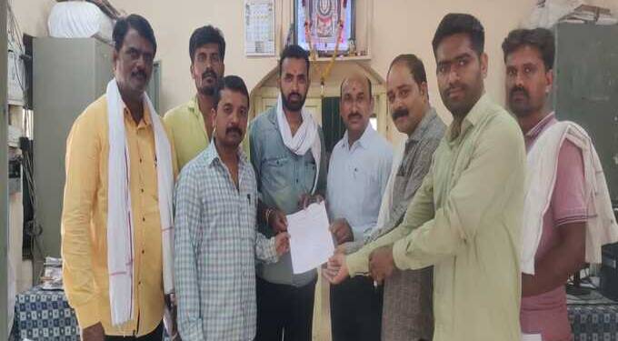 बँकेकडून होणारी शेतकऱ्यांची आर्थिक फसवणुक थांबवा- प्रविण डिक्कर