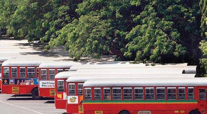 मुंबई : सलग दुसऱ्या दिवशी प्रवाशांचे हाल, बेस्टच्या कर्मचाऱ्यांनी बसेस ठेवल्या बंद