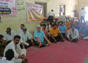 рдХрд╛рдордЧрд╛рд░рд╛рдВрдЪреЗ рдХрд╛рдо рдмрдВрдж рдЖрдВрджреЛрд▓рди