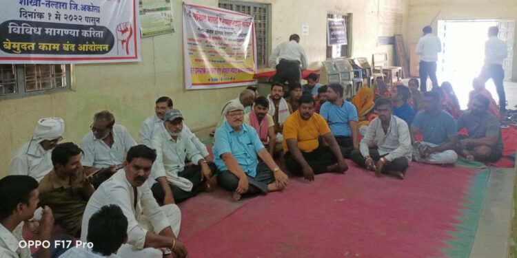 कामगारांचे काम बंद आंदोलन