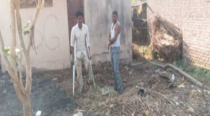 अखेर रामापूर येथील तलाठी कार्यालया समोरील अतिक्रमण ग्राम पंचायतने काढले