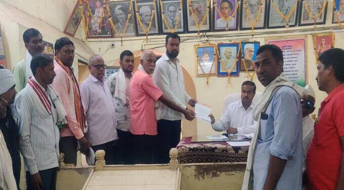 अकोट बाजार समितीत नाफेडची हरभऱ्याची खरेदी बंद! बंद विरोधात शिवसेनेचा एल्गार… खरेदी अभावी अंदाजे सुमारे ५ कोटी ४० लाख रुपयांचा शेतकऱ्यांचा हरभरा पडुन