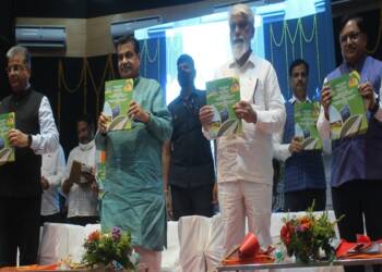 ‘अमृत सरोवर’ पुस्तक प्रकाशन सोहळा शेतकऱ्याने ‘उर्जादाता’ व्हावे-केंद्रीय मंत्री नितीन गडकरी