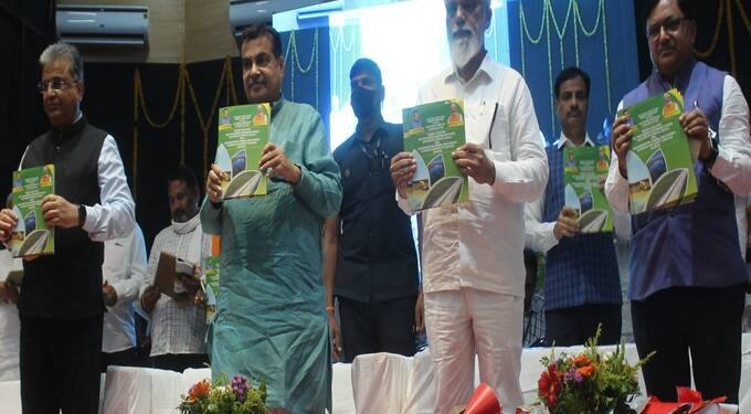 ‘अमृत सरोवर’ पुस्तक प्रकाशन सोहळा शेतकऱ्याने ‘उर्जादाता’ व्हावे-केंद्रीय मंत्री नितीन गडकरी