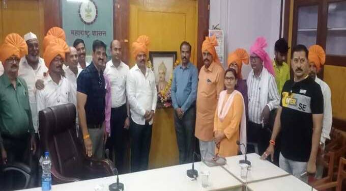 महात्मा बसवेश्वर यांना जिल्हाधिकारी कार्यालयात अभिवादन