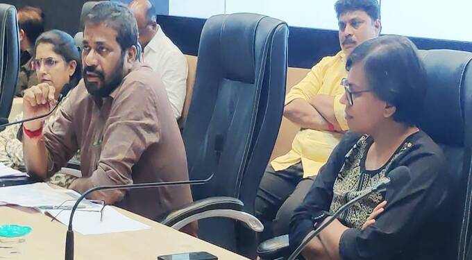 नोंदणी केलेल्या उमेदवारांना रोजगार देण्याचे परिपूर्ण नियोजन करा- पालकमंत्री बच्चू कडू