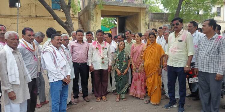 इसापूर सेवा सोसायटीच्या अध्यक्षपदी यशवंत वारूळकर तर उपाध्यक्षपदी चंद्रकलाबाई तिव्हाणे यांची अविरोध निवड