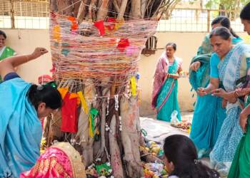 अनिष्ठ परंपरा झुगारत स्वामिनीच्या विधवांनी केले वटपौर्णिमा पुजन १२ वर्षापासुन समाज परिवर्तनाची लढाई कायम