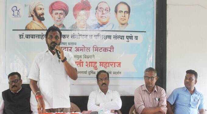 राजर्षी छत्रपती शाहू महाराज जीवनचरित्र चित्रप्रदर्शन: विद्यार्थ्यांना शाहू महाराजांच्या कार्याचा परिचय करुन देणारा उत्कृष्ट उपक्रम-आ.अमोल मिटकरी: निबंध स्पर्धा; विजेत्यांना घडविणार कोल्हापूर सहल