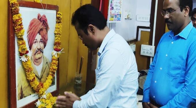 राजर्षी शाहू महाराज जयंतीनिमित्त जिल्हाधिकारी कार्यालयात अभिवादन