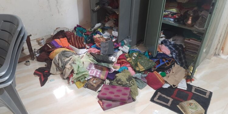 तेल्हारा- मुख्य रस्ता बँका त्यात माजी सभापती यांच्या घरी चोरी, तक्रार दाखल!