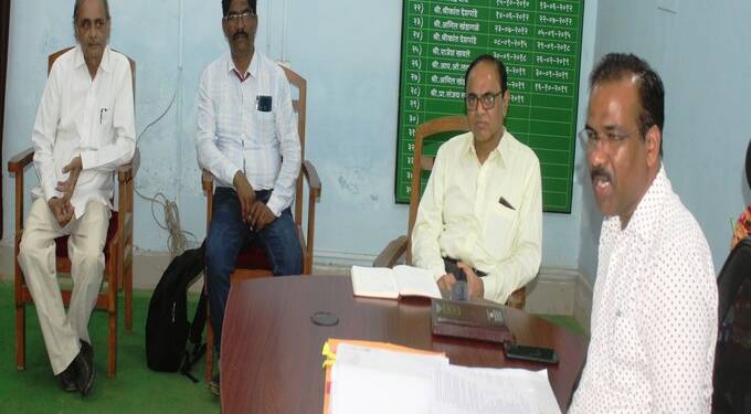 मराठी भाषा समिती बैठक; मराठी भाषा शिक्षण व वापरास प्रोत्साहन देण्यासाठी विविध उपक्रमांचे आयोजन व्हावे- निवासी उपजिल्हाधिकारी संजय खडसे यांचे निर्देश