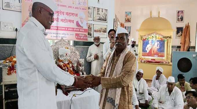 श्री संत वासुदेव महाराज ज्ञानपीठ संस्थेच्या वतीने गजानन हरणे यांचा सत्कार