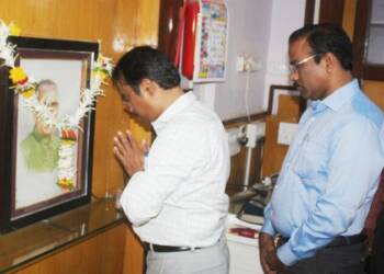 माजी मुख्यमंत्री वसंतराव नाईक जयंती; जिल्हाधिकारी कार्यालयात अभिवादन