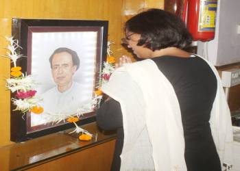 लोकशाहीर अण्णाभाऊ साठे यांना जयंतीनिमित्त अभिवादन