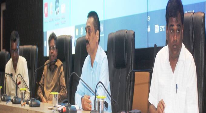 गुलाबी बोंडअळीचे नियंत्रण व व्यवस्थापनः जिल्हास्तरीय आढावा बैठक – एकात्मिक नियंत्रणावर भर द्यावा-शास्त्रज्ञांचा सल्ला