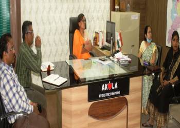 किटकनाशक फवारणीच्या सुरक्षा उपाययोजनांबाबत शेतकऱ्यांमध्ये जनजागृती करा- जिल्हाधिकारी निमा अरोरा