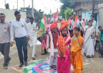 स्वातंत्र्याच्या अमृत महोत्सवा निमित्त हिवरखेड येथे काढली तिरंगा रॅली