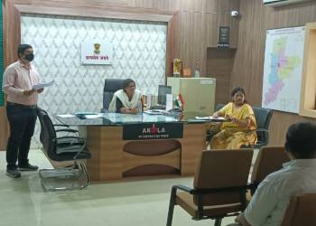 जिल्हा कृतीदल बैठक; कमी लसीकरण असलेल्या तालुक्यात वेग वाढवा – जिल्हाधिकारी निमा अरोरा