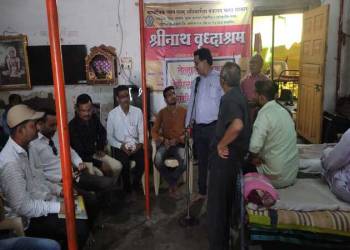 जागतिक फार्मासिस्ट दिनानिमित्त तेल्हारा केमिस्ट व ड्रॅगिस्ट असोसिएशन मार्फत श्रीनाथ वृद्धाश्रम येथे ब्लॅंकेट फळे अल्पोहार आणि मेडिसिन वाटप